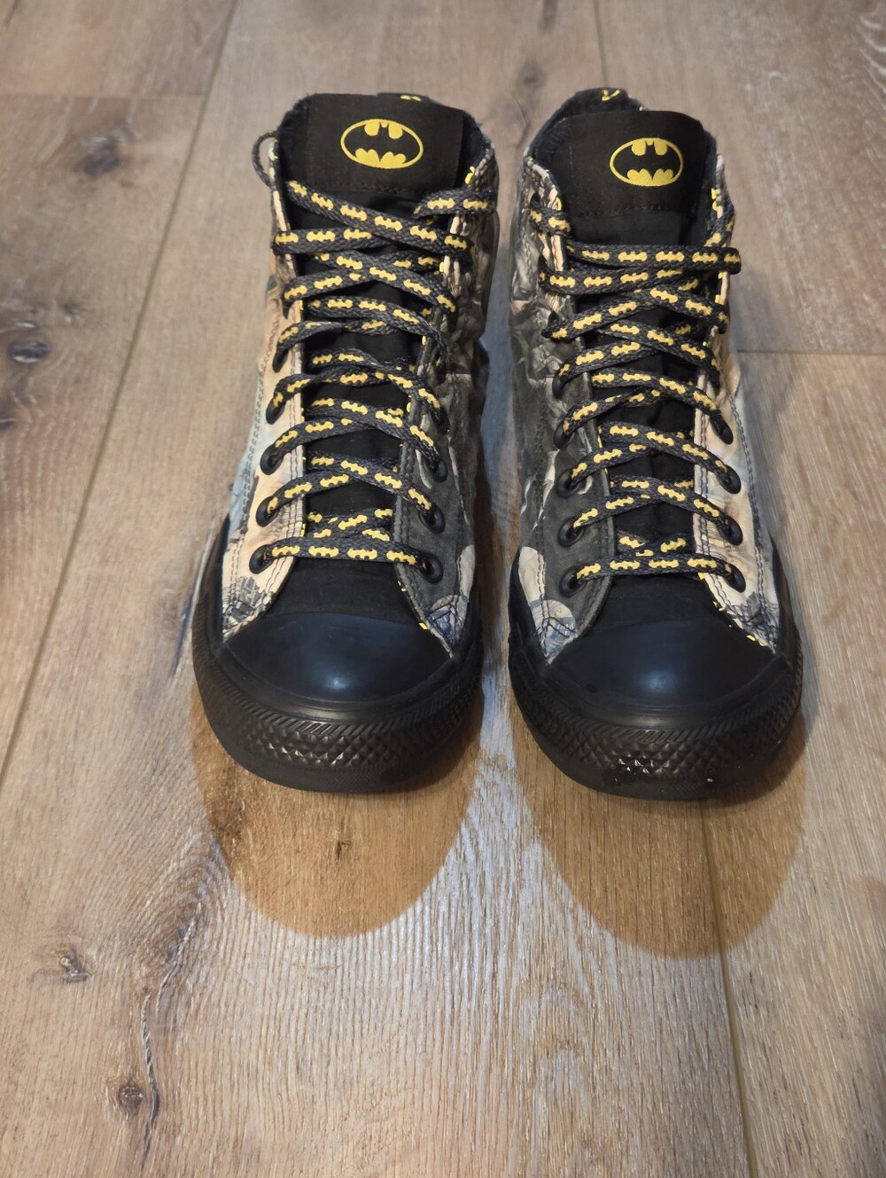 RARE Batman x Converse Chuck Taylor High Tops Unisex Size 8